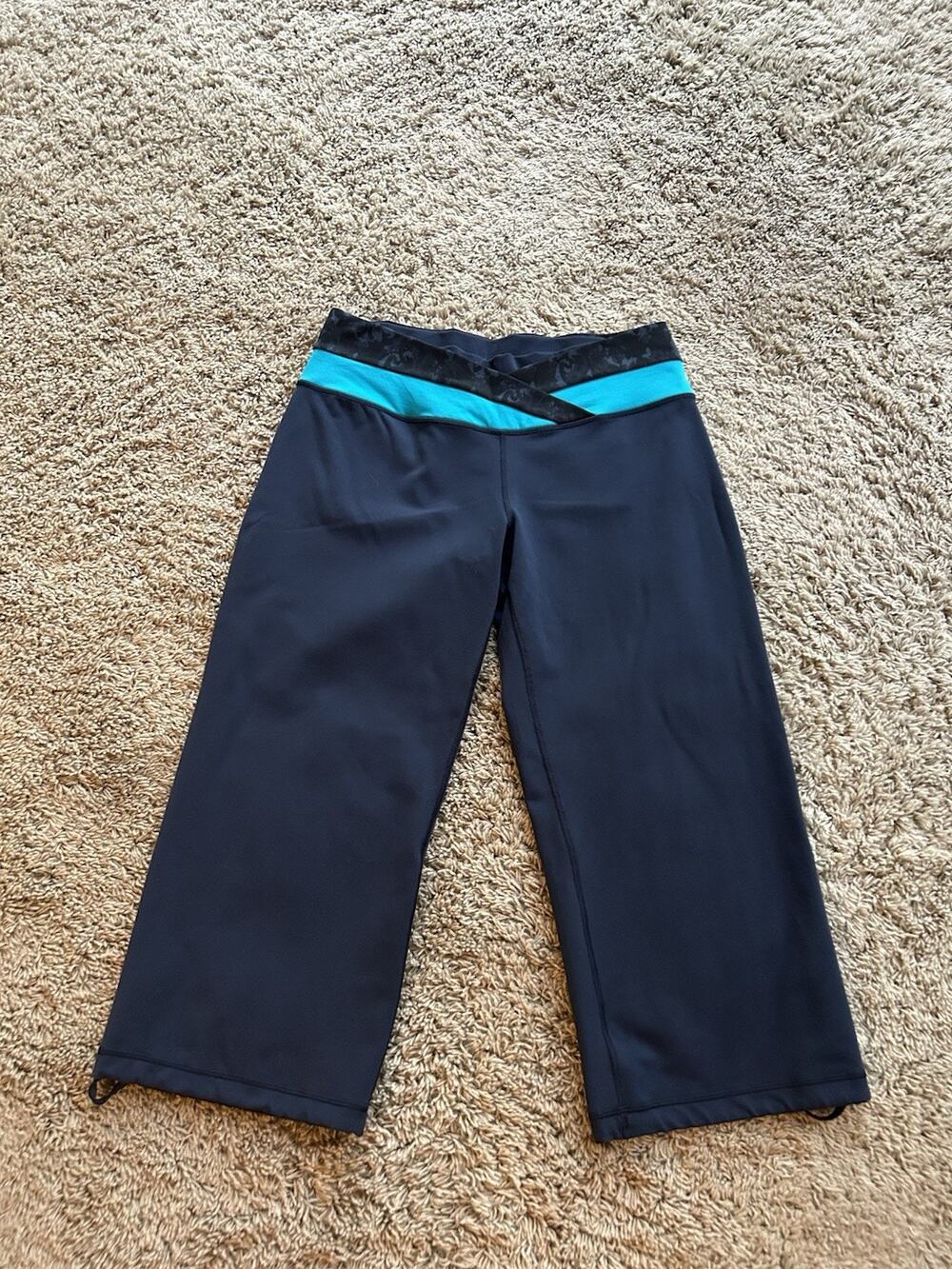 Lululemon size 10 Cropped Pants 22” Dharana Crop Inkwell Blue Wide Leg E26